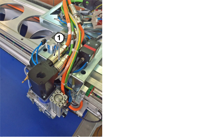 Energie- und Signalstecker entfernen